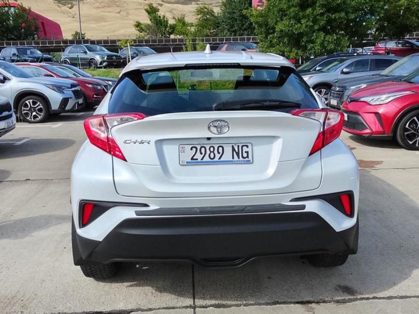 Toyota C-HR 2022 — photo 2
