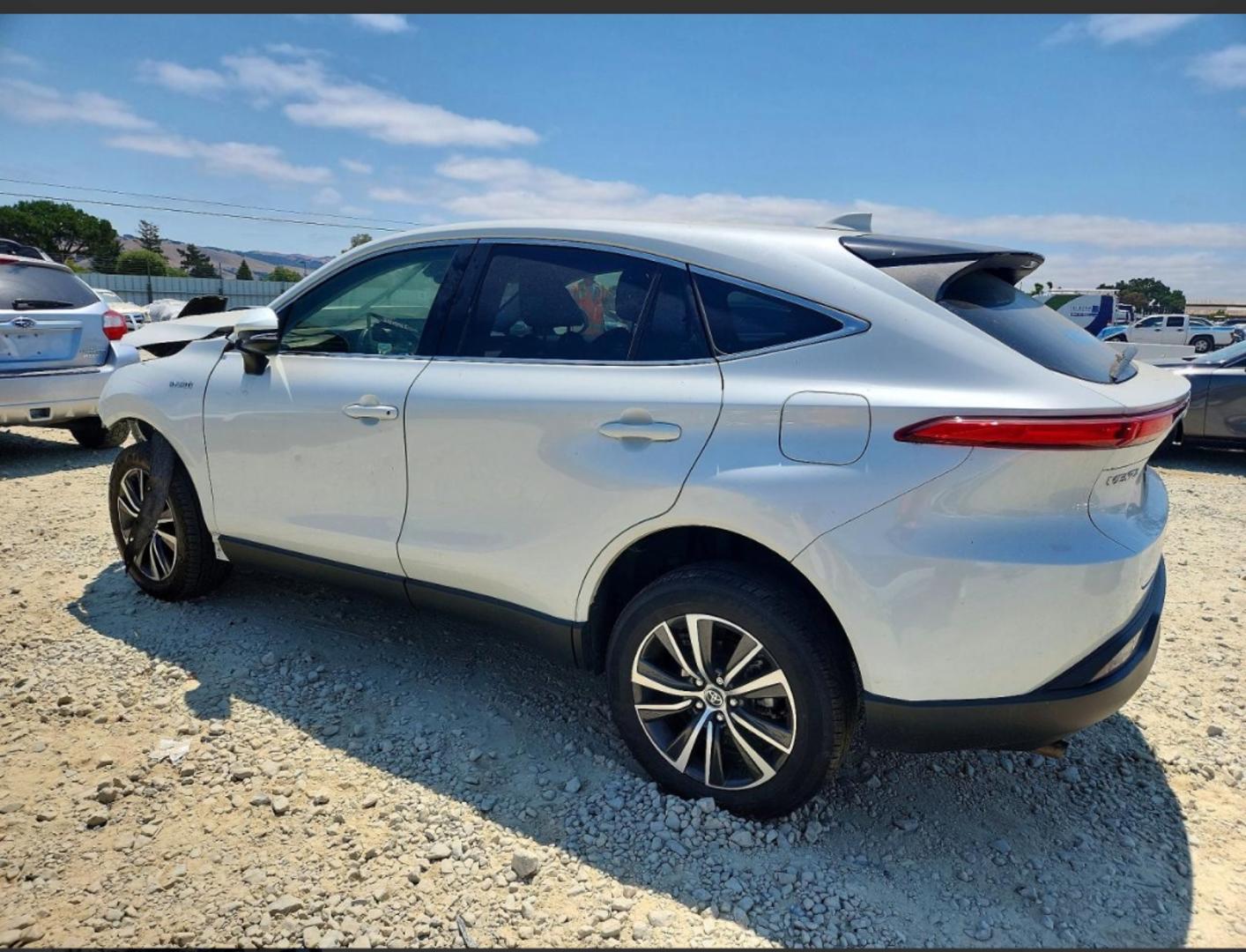 Toyota Venza 2021 — photo 2