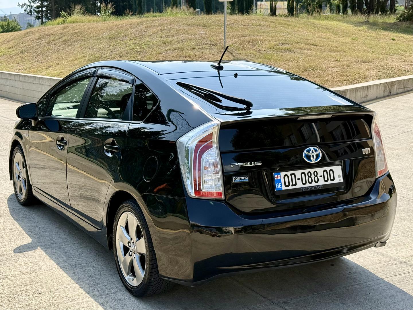 Toyota Prius 2013 — photo 2
