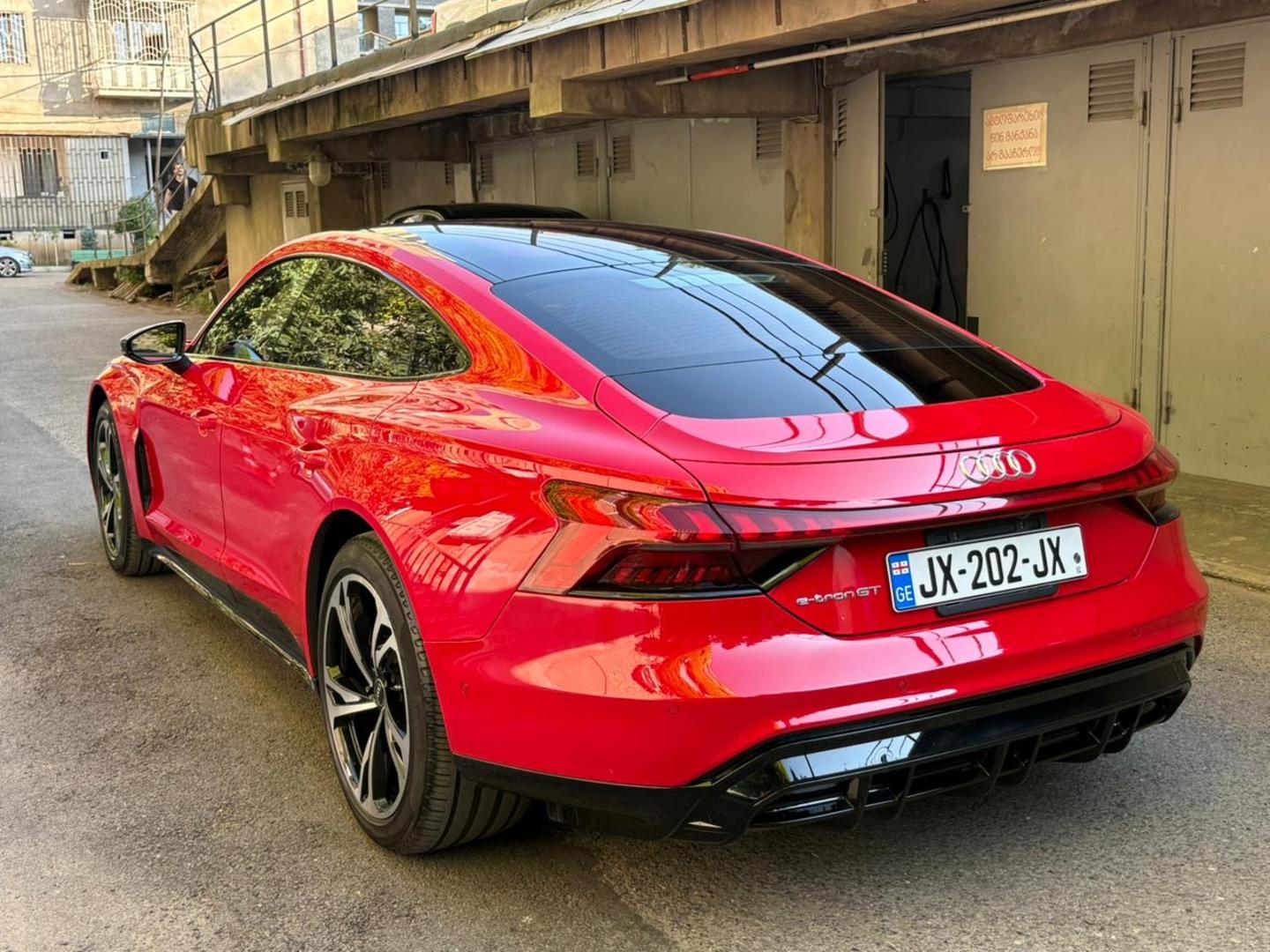 Audi e-tron 2021 — photo 2