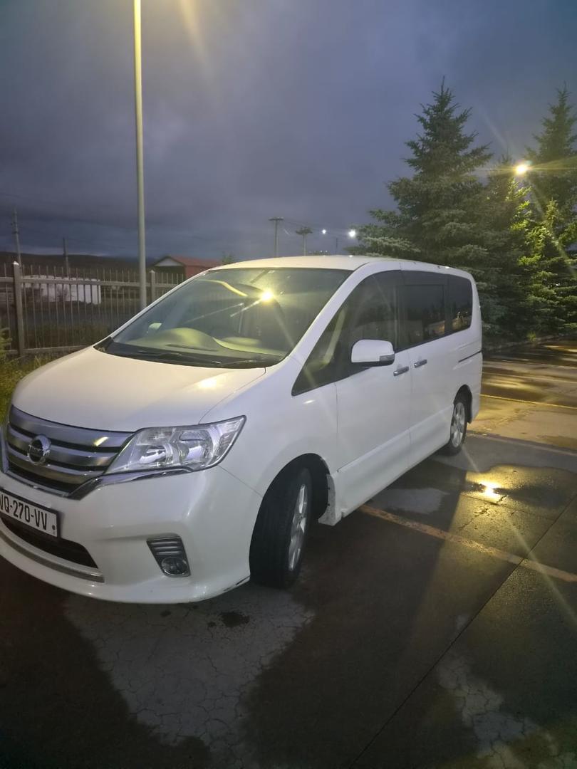 Nissan Serena 2012 — photo 2