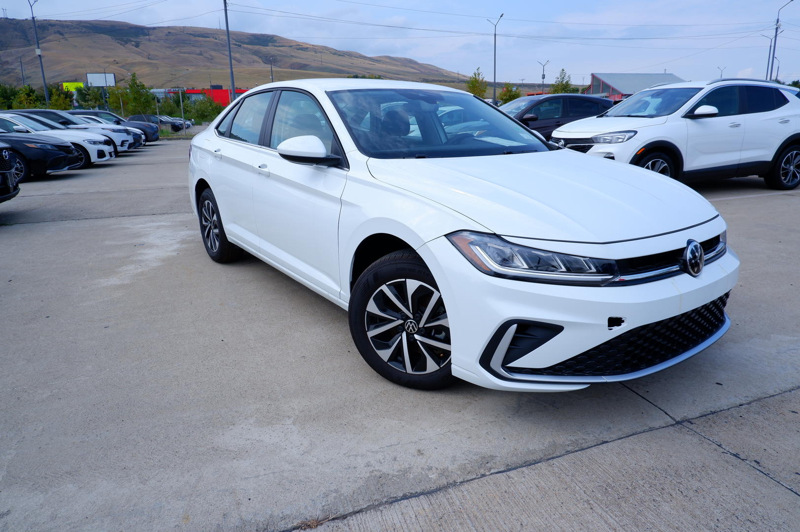 Volkswagen Jetta 2025 — photo 2