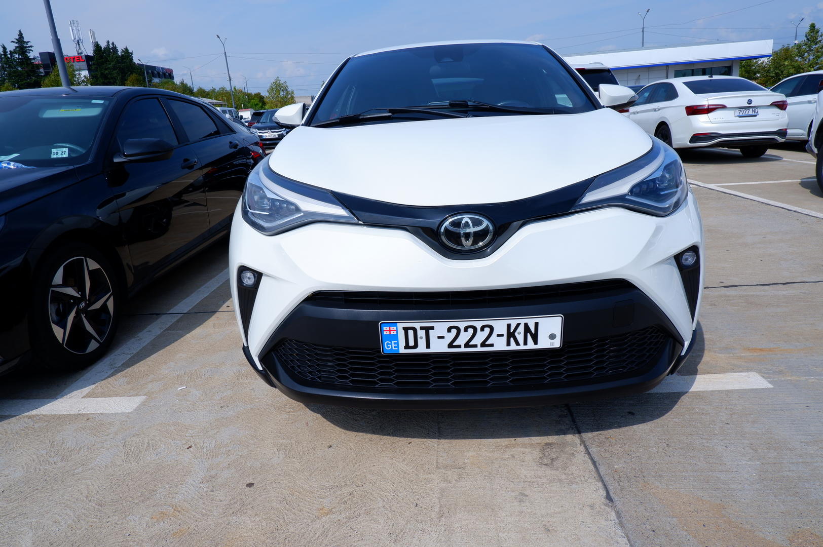 Toyota C-HR 2021 — photo 2