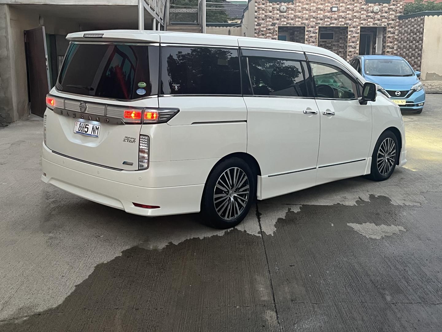 Nissan Elgrand