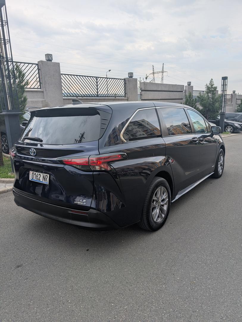 Toyota Sienna 2021 — photo 2
