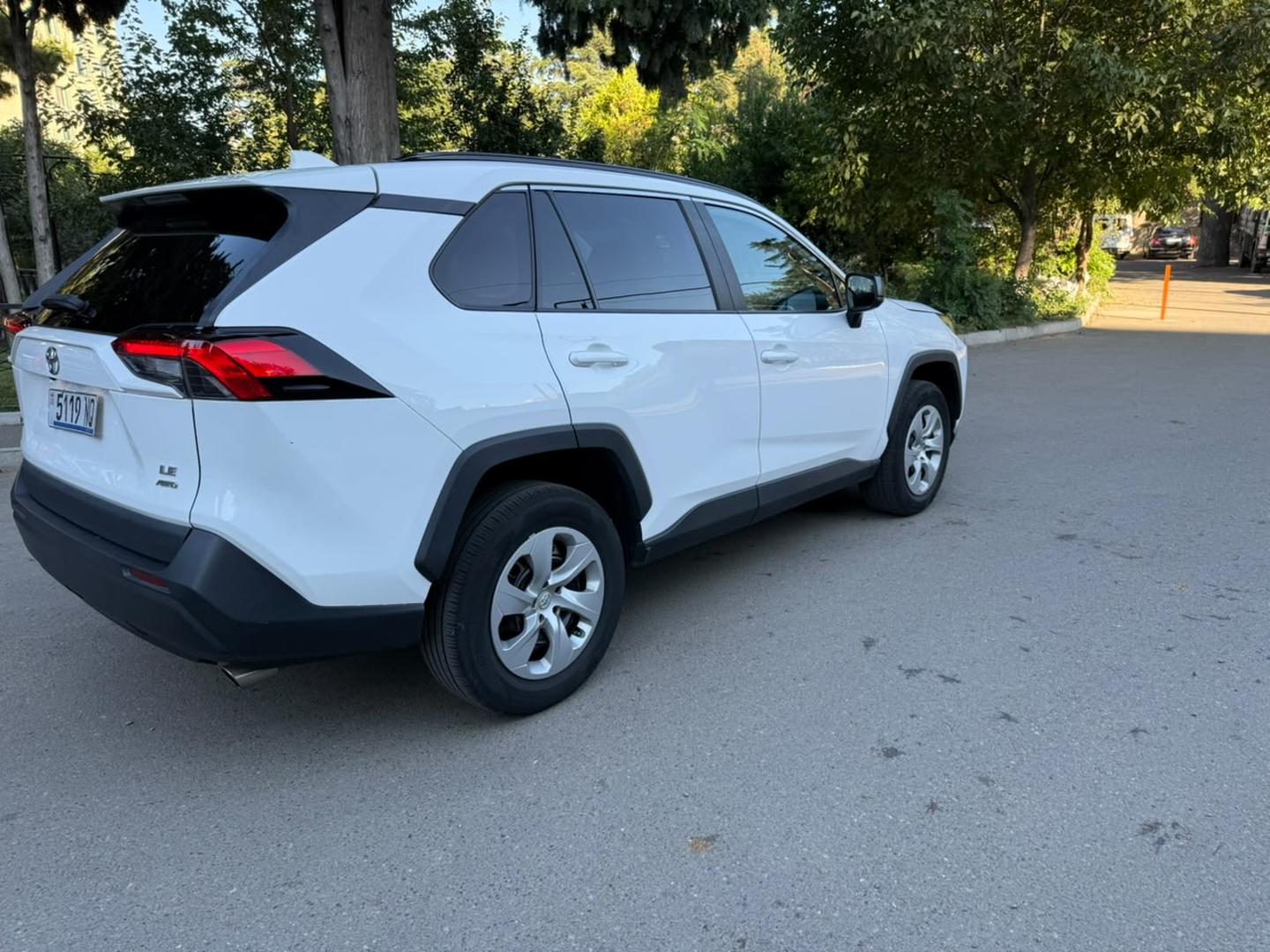 Toyota RAV4 2020 — photo 2