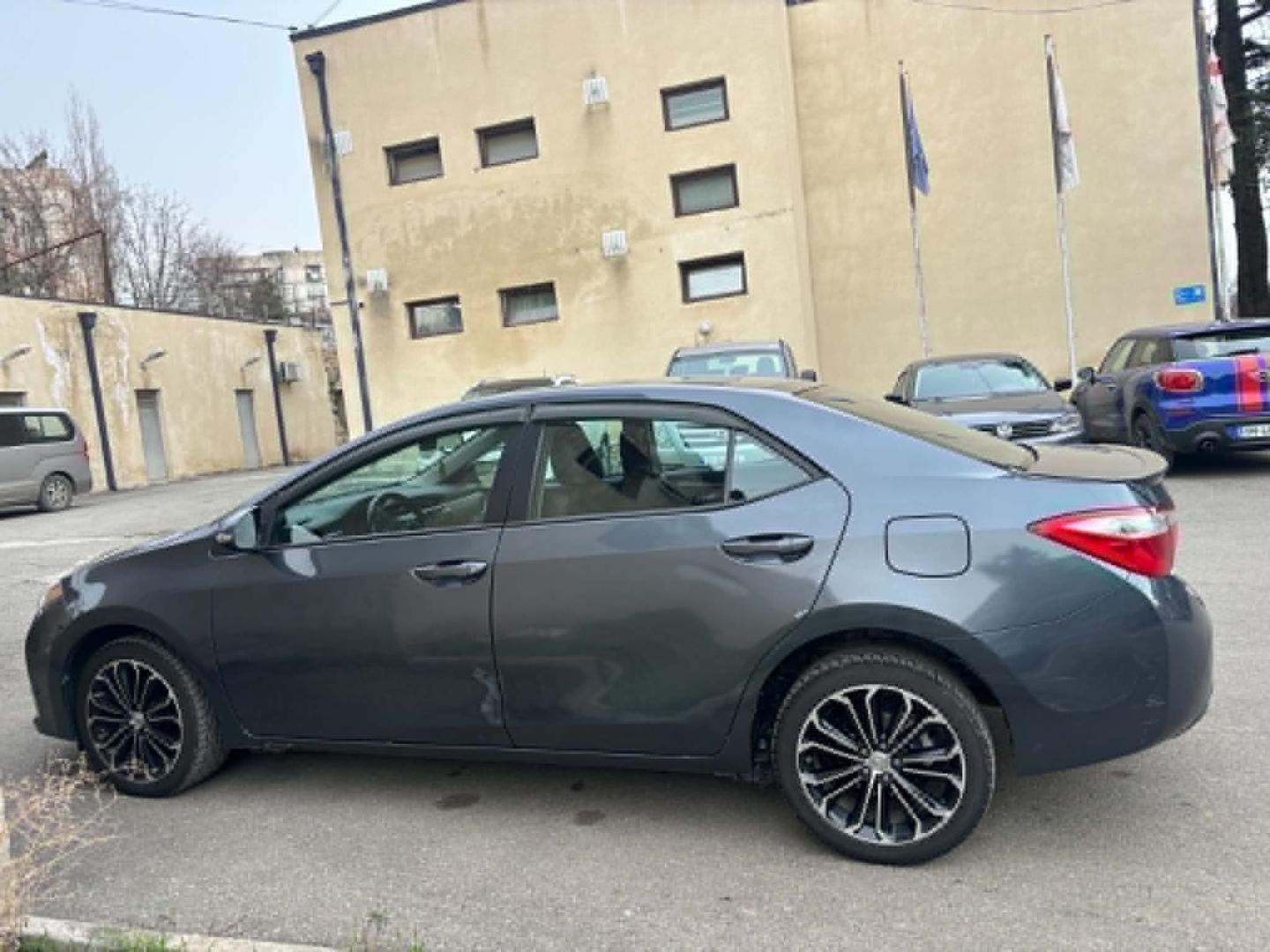 Toyota Corolla 2016 — photo 2