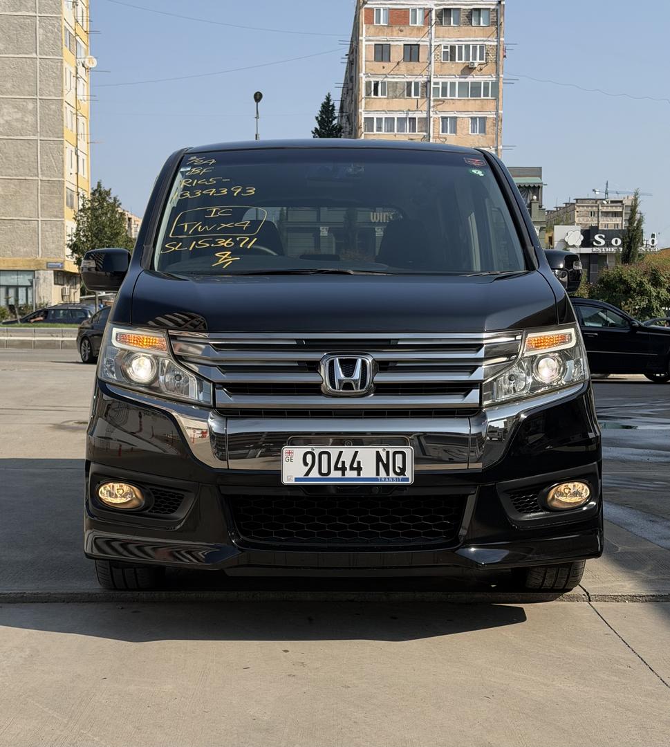 Honda Stepwgn 2012 — photo 2
