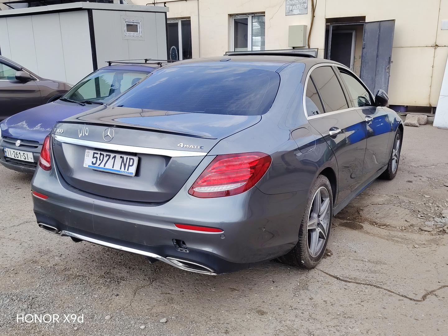 Mercedes-Benz E 300 2018 — photo 2