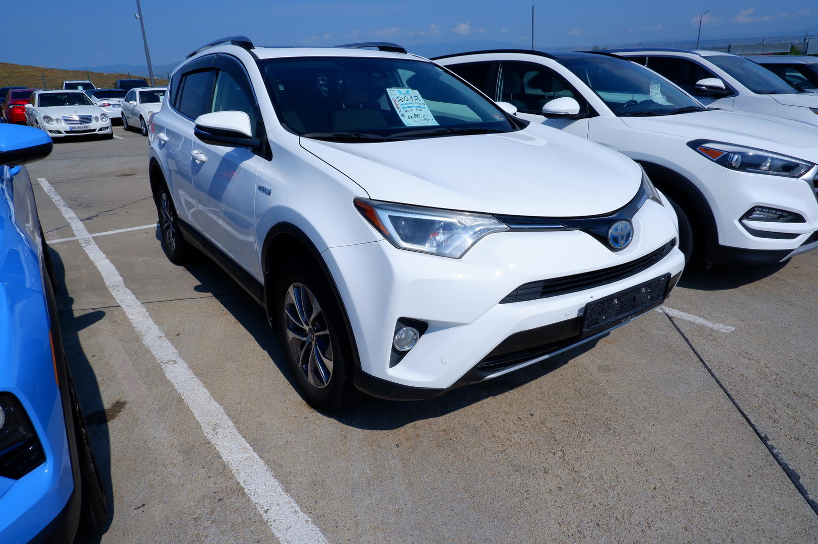 Toyota RAV4 2017 — photo 2