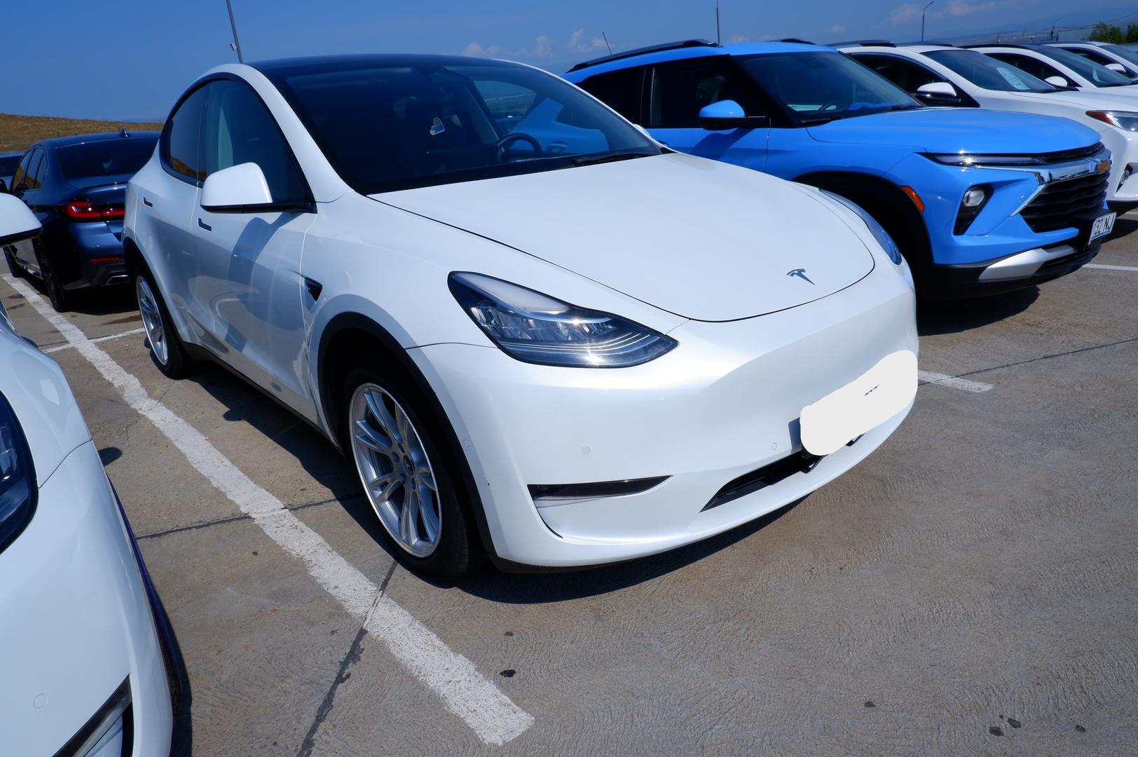 Tesla Model Y 2022 — photo 2
