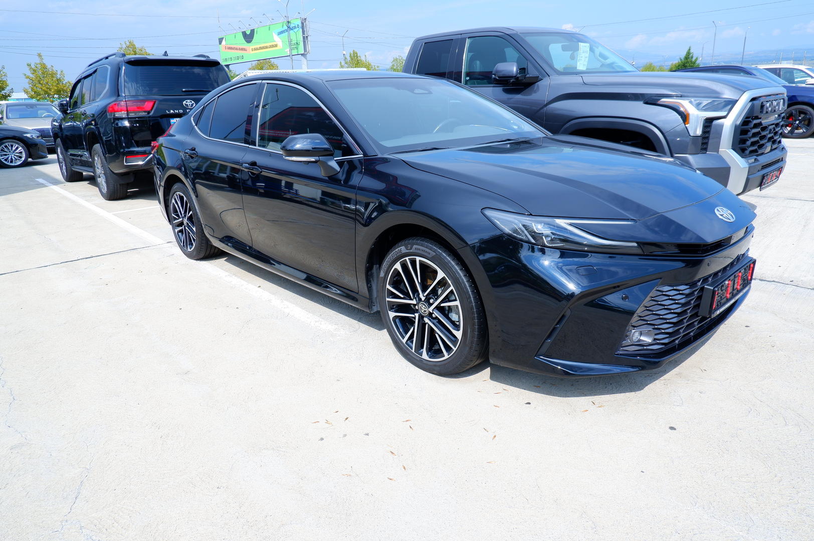 Toyota Camry 2024 — photo 2