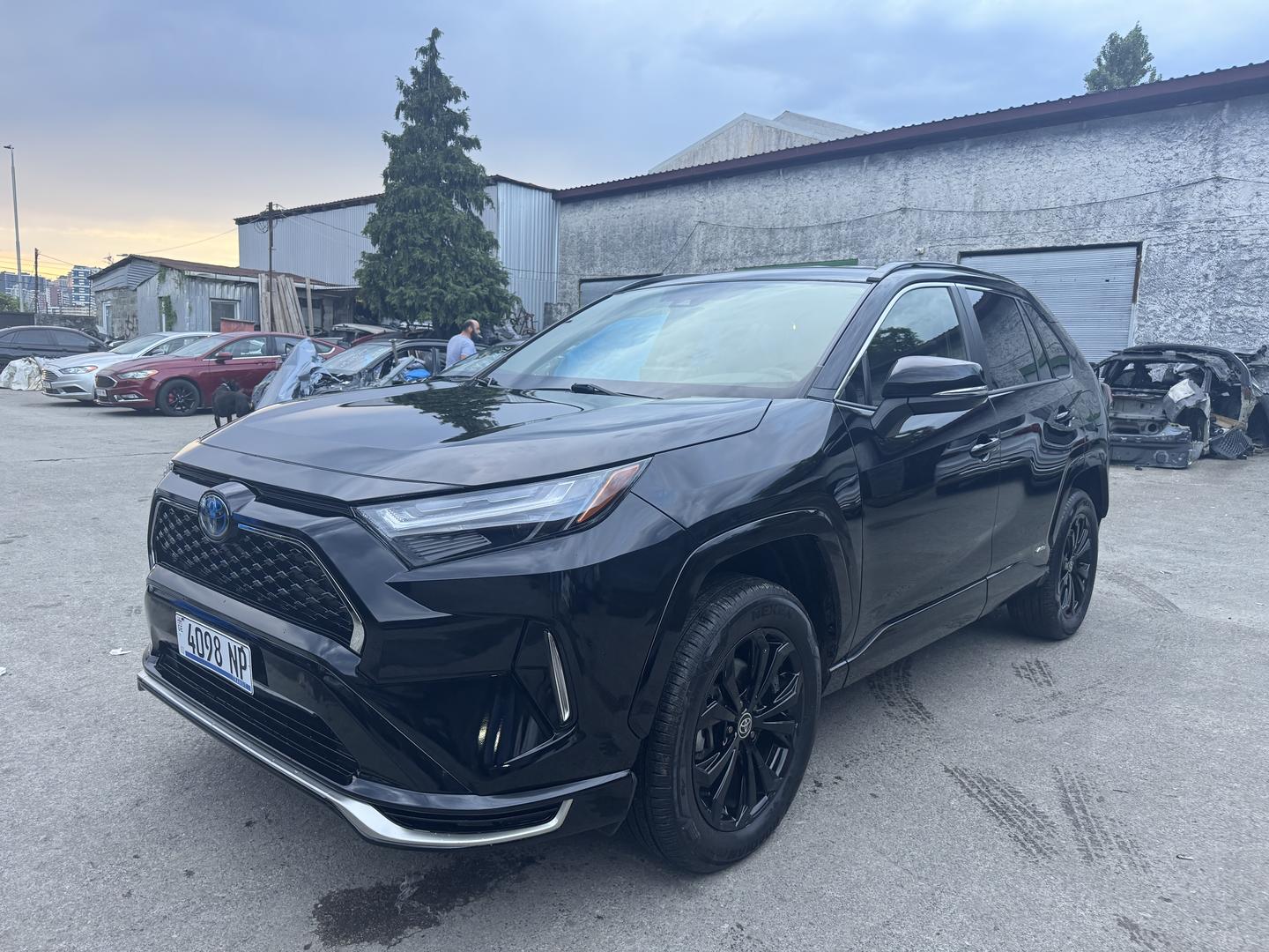Toyota RAV4 2023 — photo 2