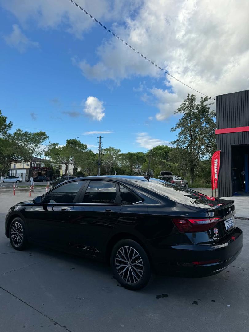 Volkswagen Jetta 2021 — photo 2