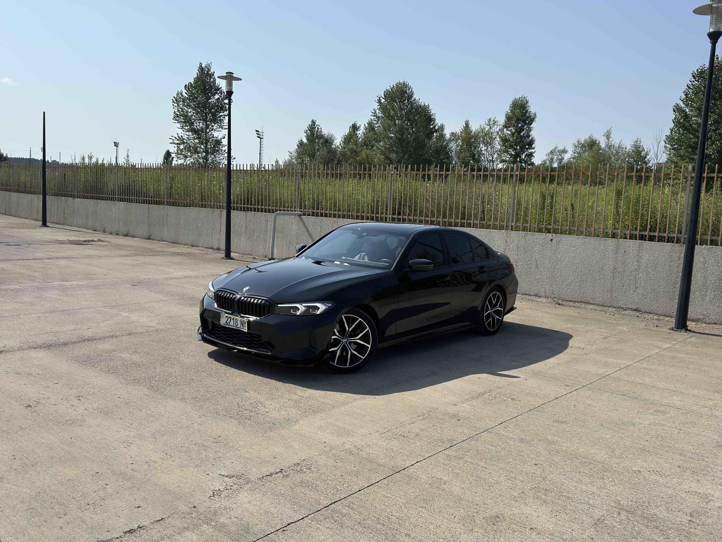BMW 330 2023 — photo 2