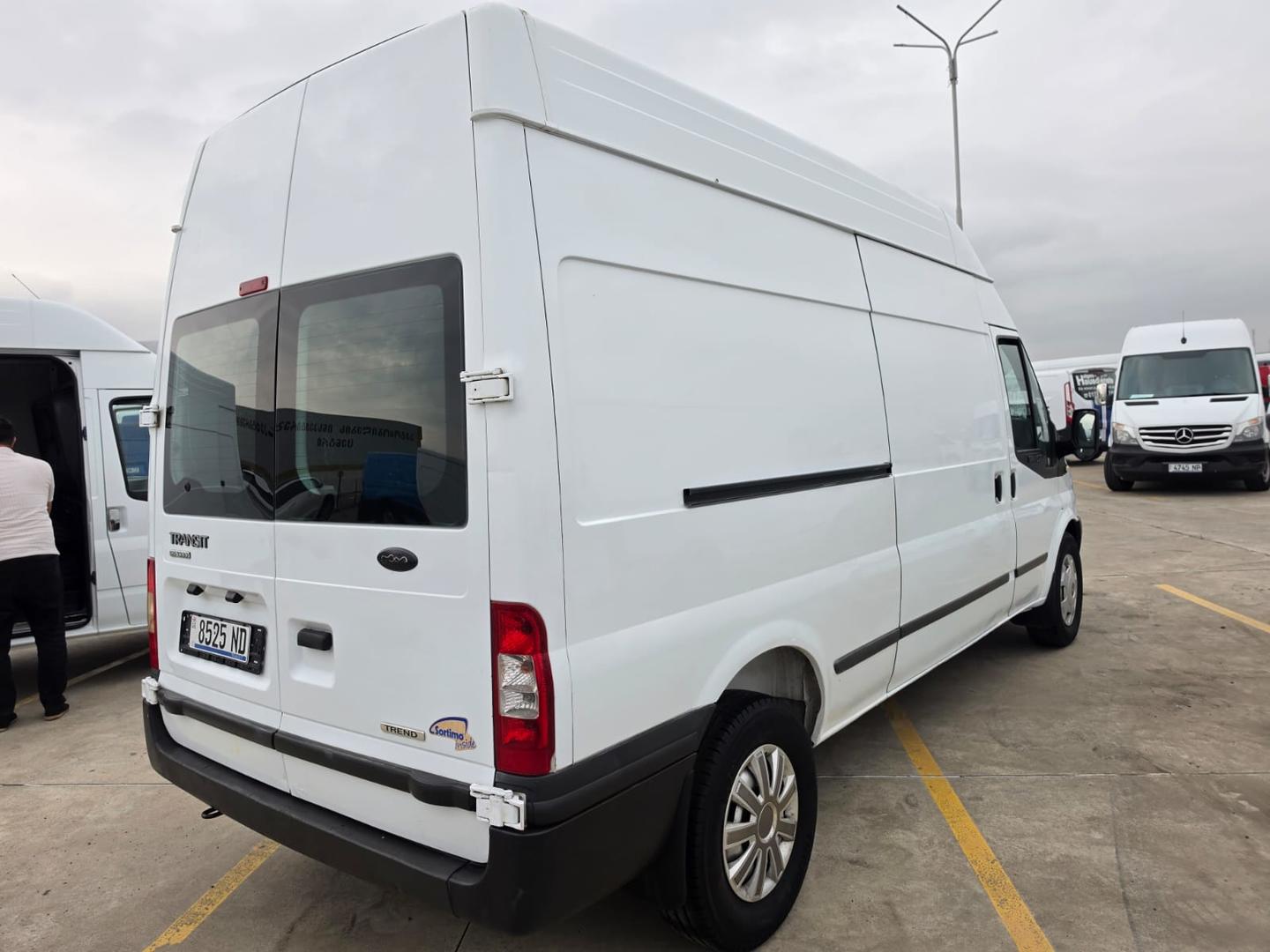 Ford Transit 2011 — photo 2