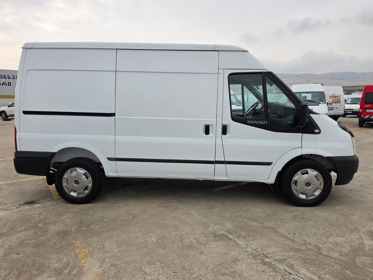 Ford Transit 2012 — photo 2