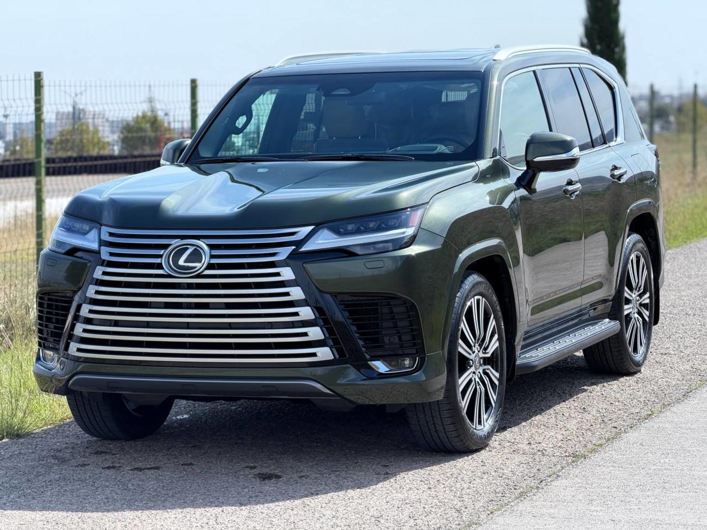 Lexus LX600 2026 — photo 2