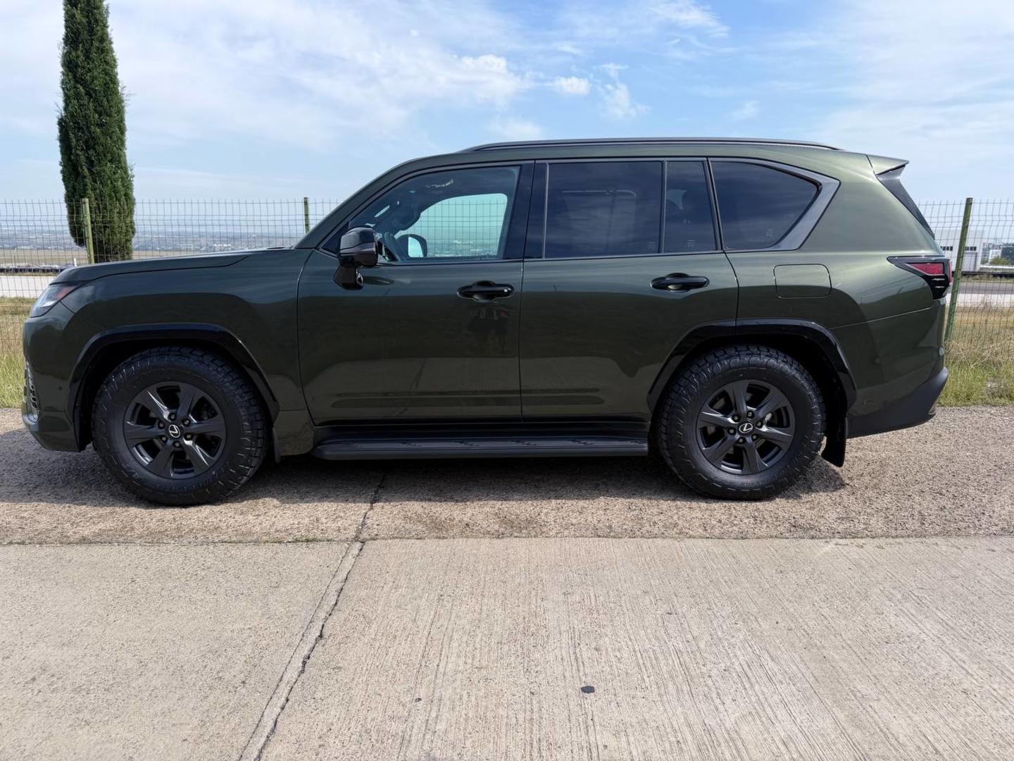 Lexus LX 700h