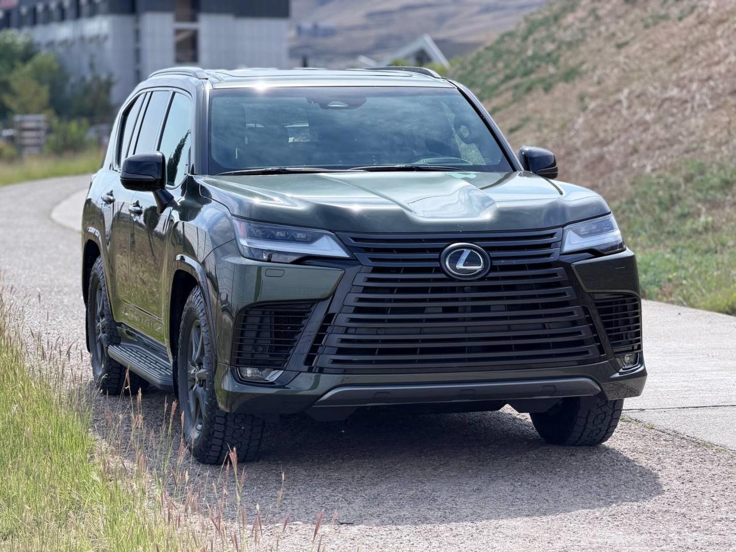Lexus LX 700h 2025 — photo 2