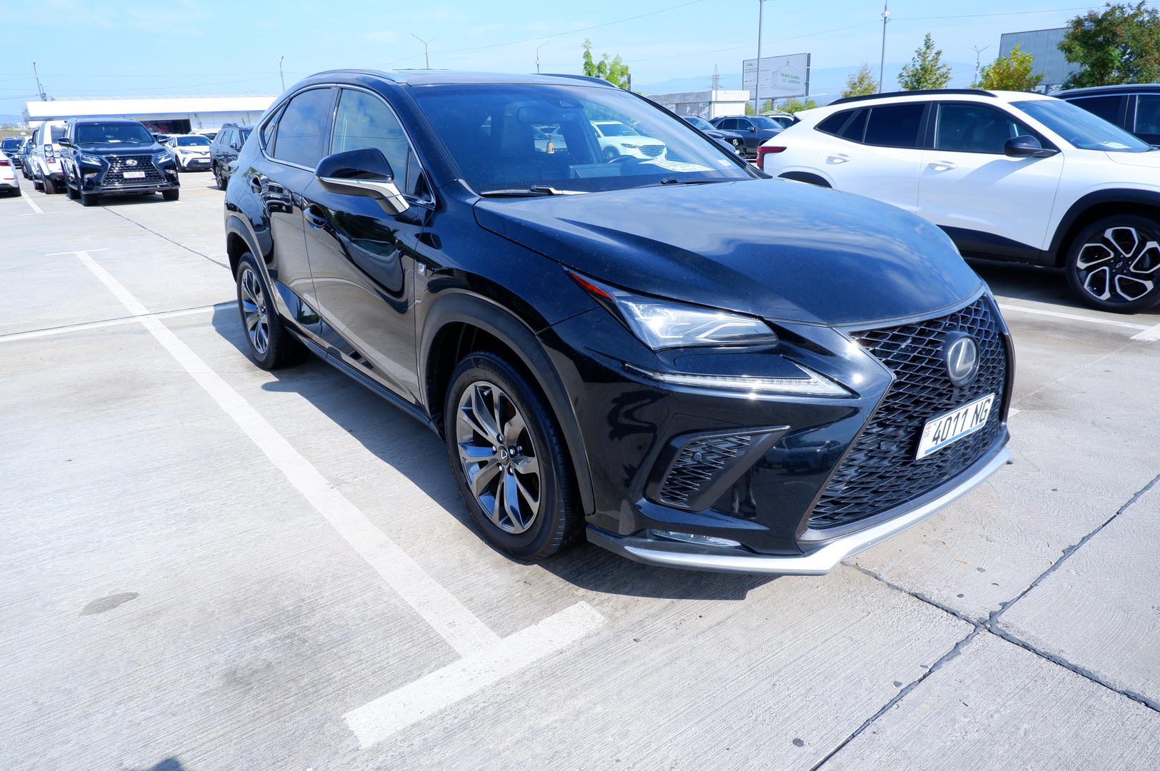 Lexus NX 300 2017 — photo 2