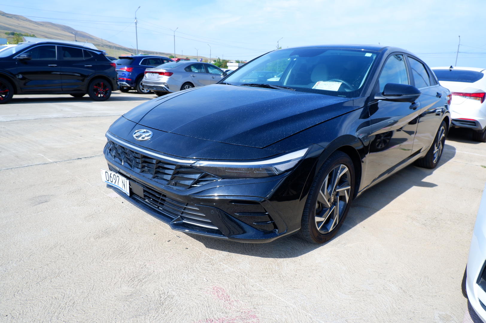 Hyundai Elantra 2023 — photo 2