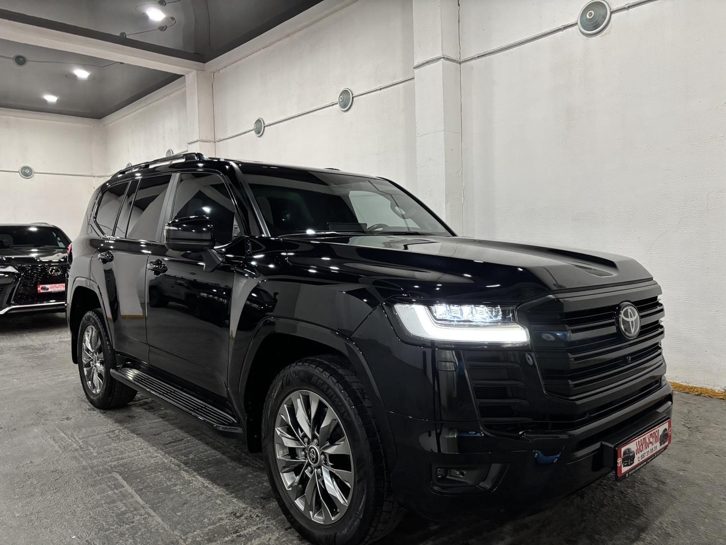 Toyota Land Cruiser 300 2024 — photo 2