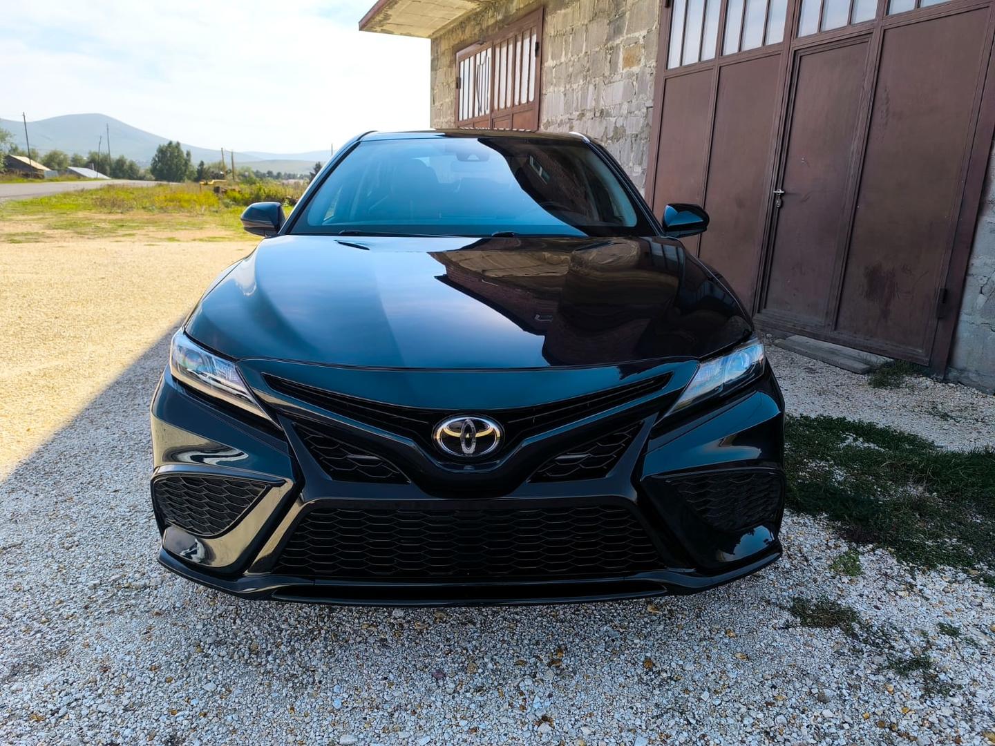 Toyota Camry 2021 — photo 2