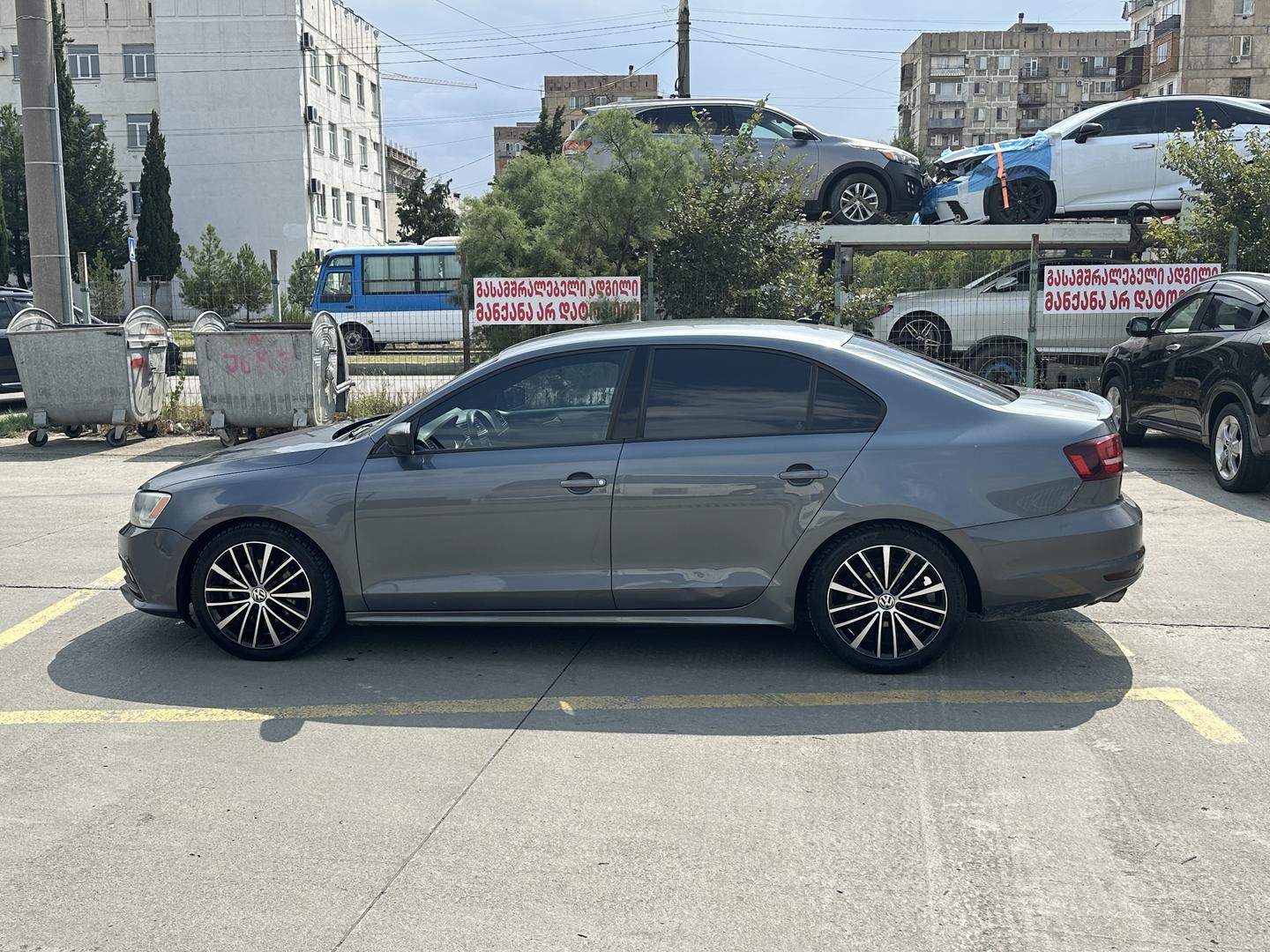 Volkswagen Jetta 2016 — photo 2