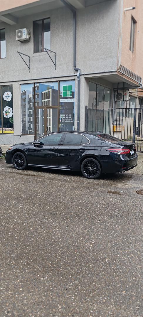 Toyota Camry 2023 — photo 2
