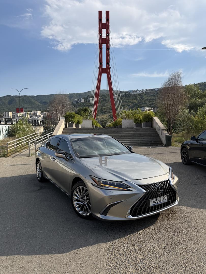 Lexus ES 300 2025 — photo 2