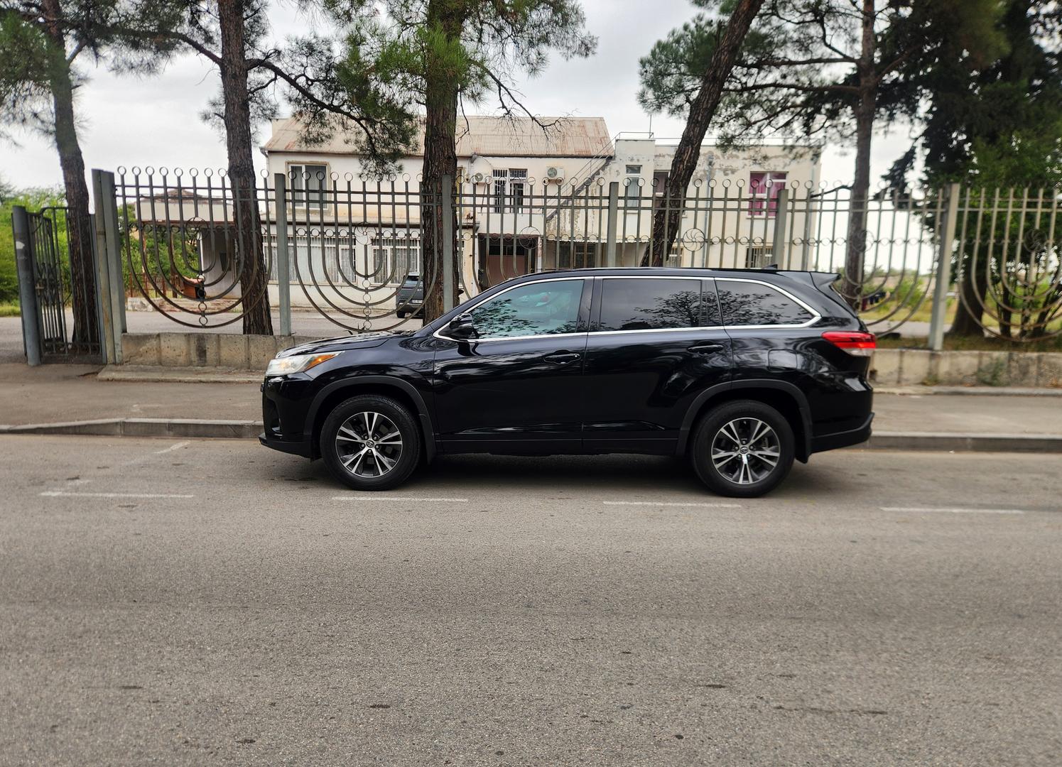 Toyota Highlander 2018 — photo 2