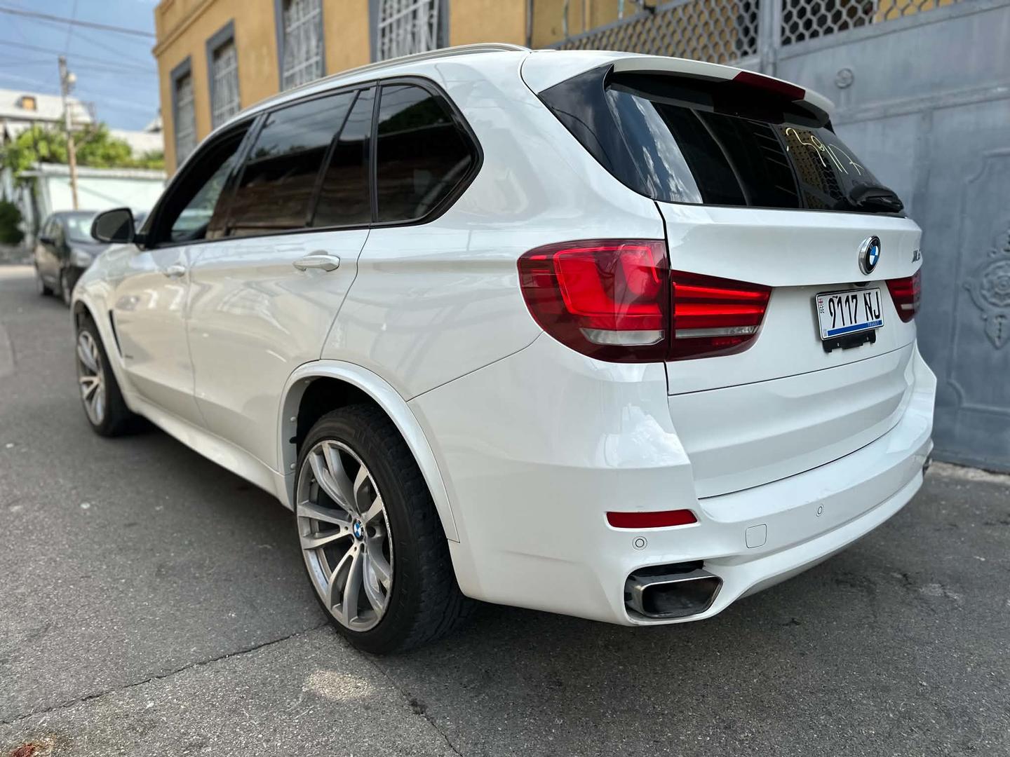 BMW X5 2017 — photo 2