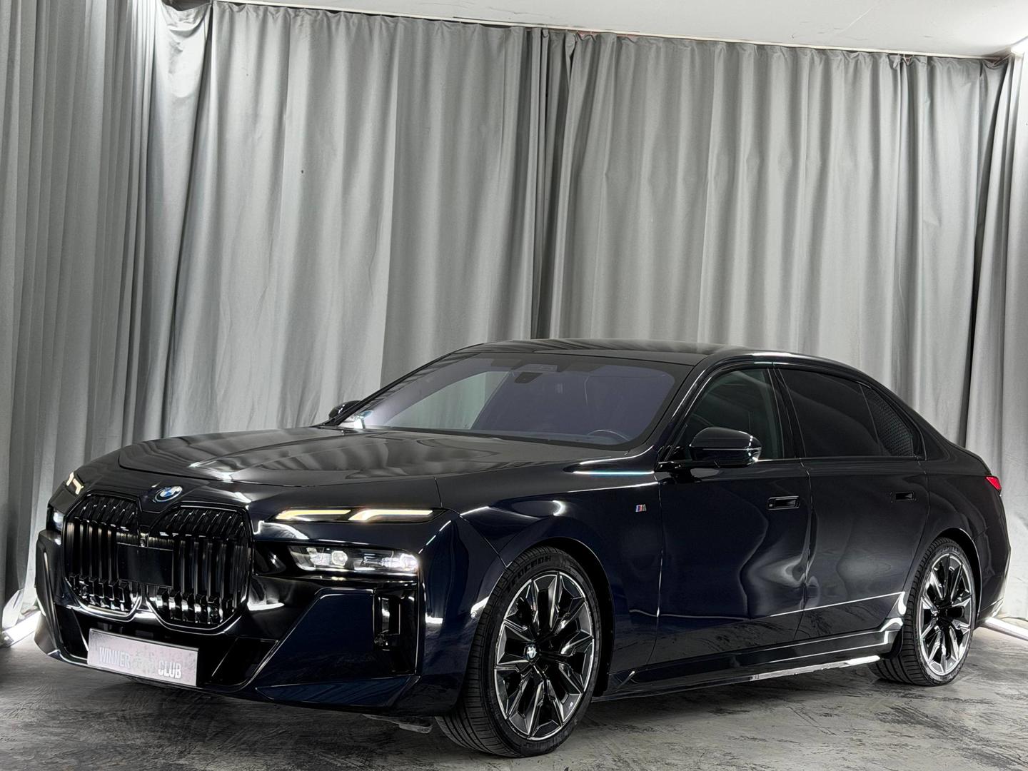 BMW i7