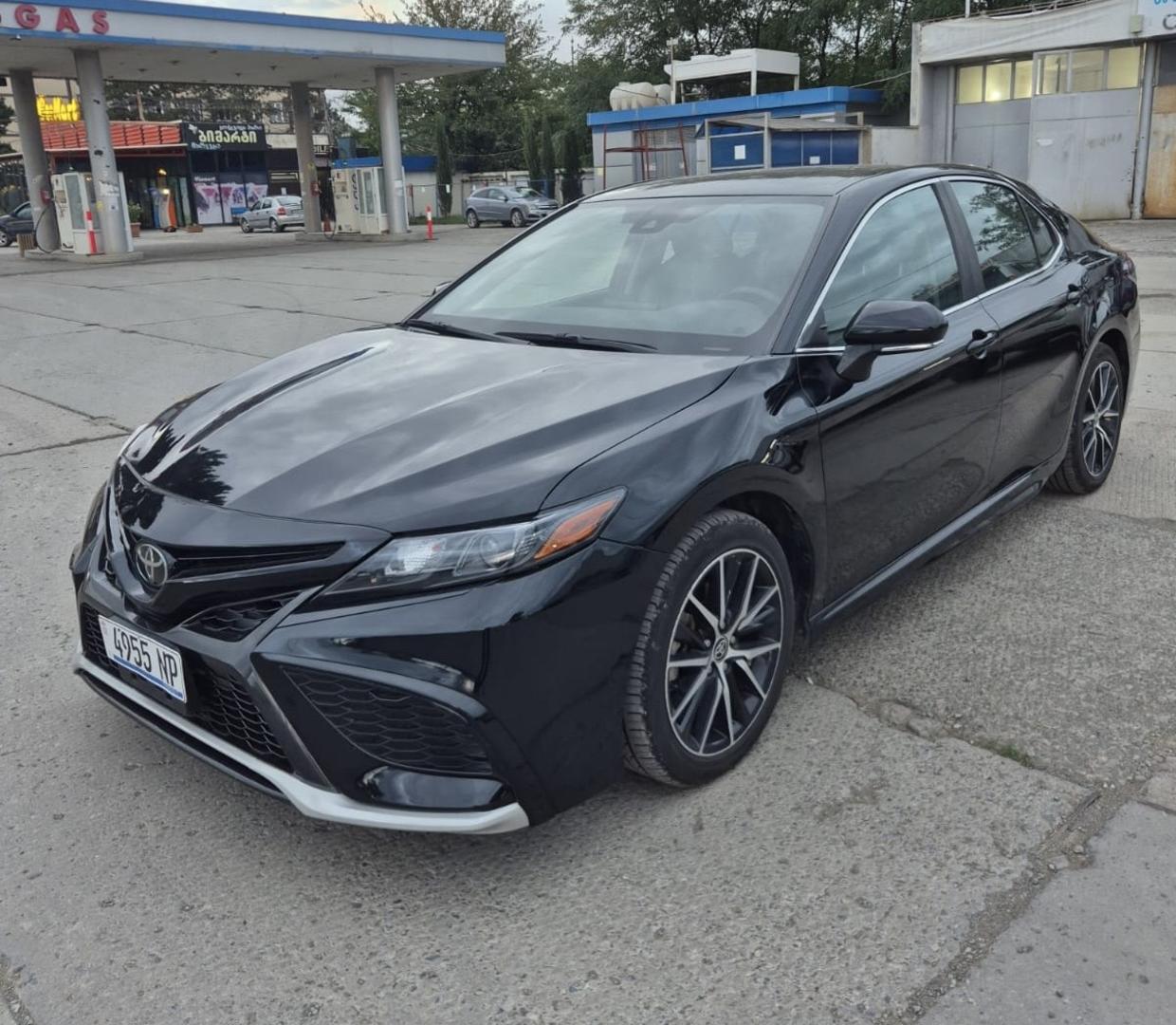 Toyota Camry 2022 — photo 2