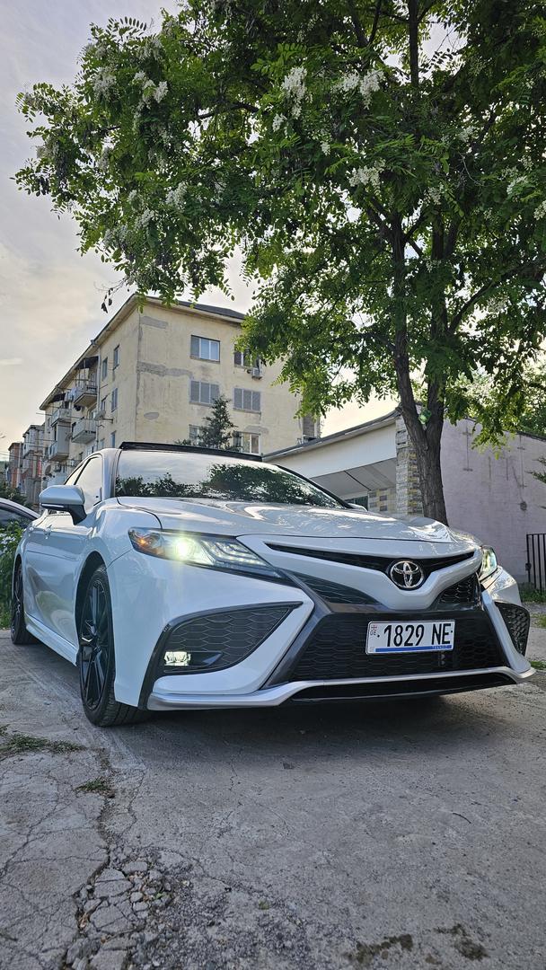 Toyota Camry 2022 — photo 2