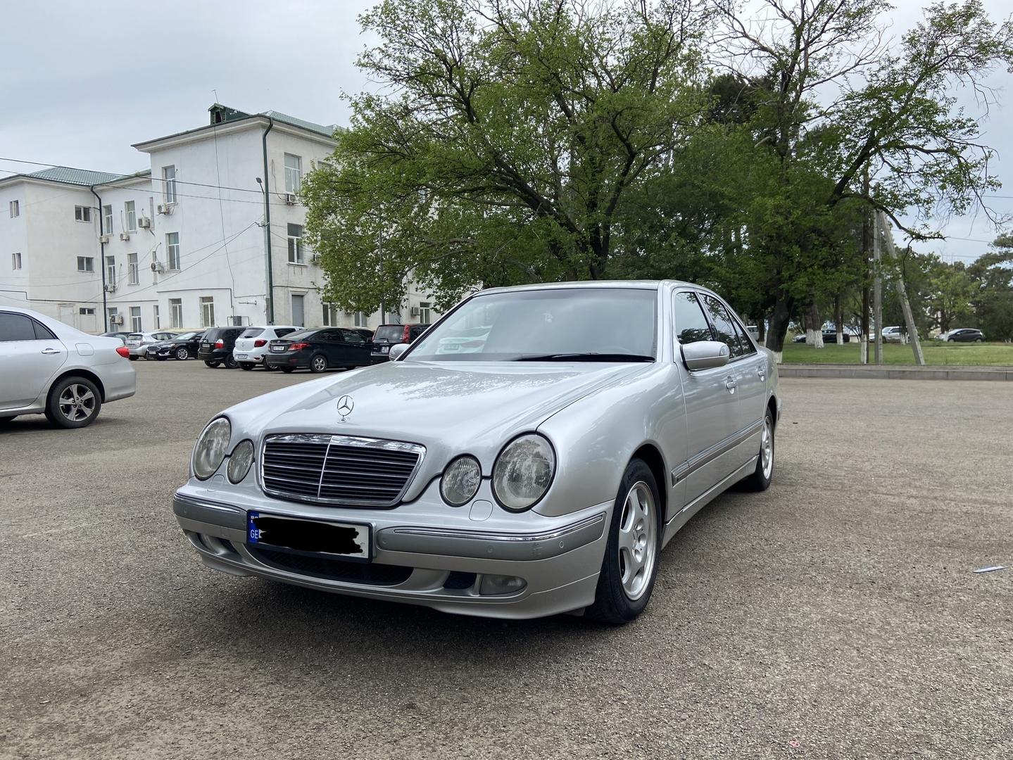 Mercedes-Benz E 320