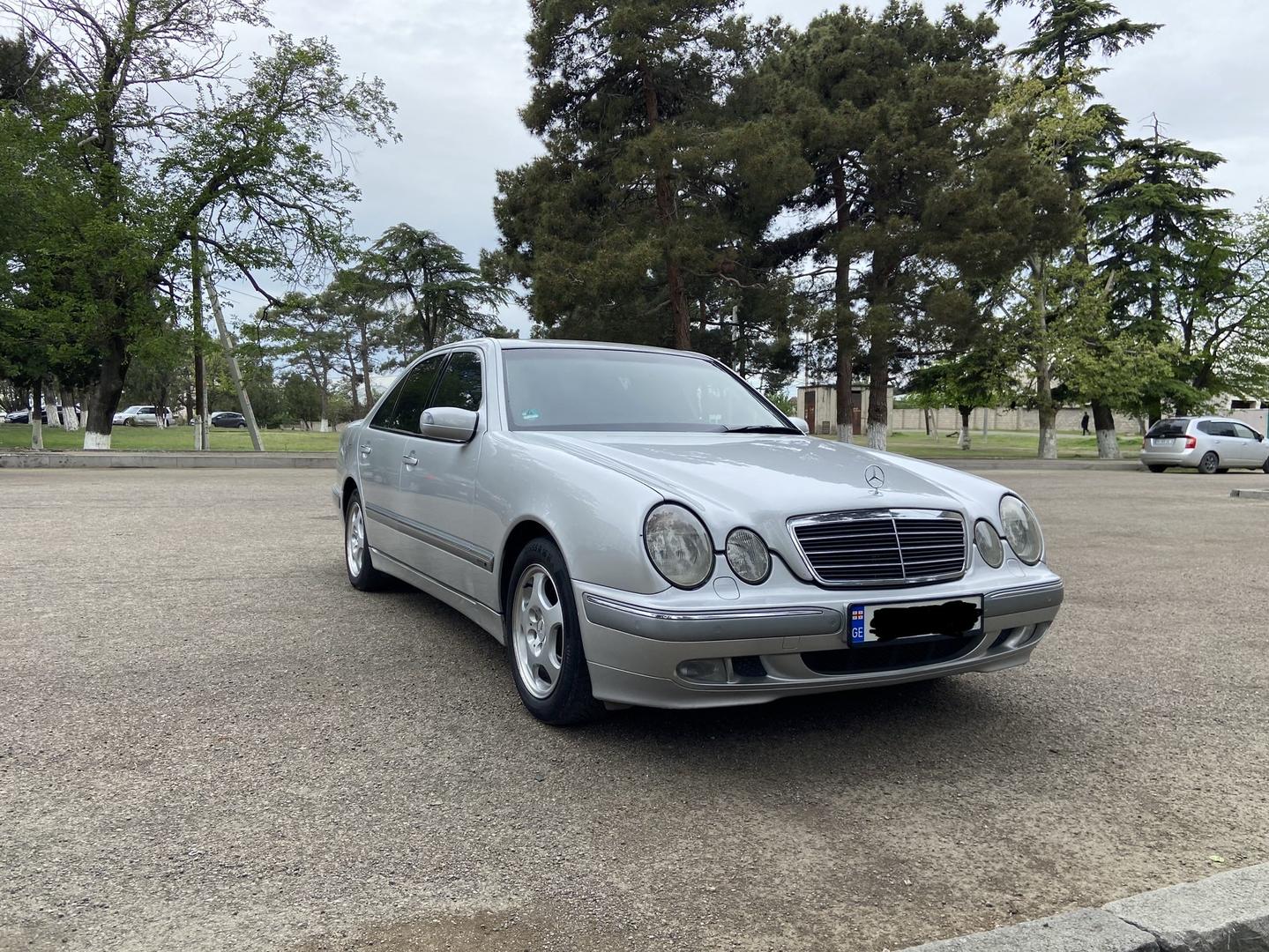 Mercedes-Benz E 320 2001 — photo 2