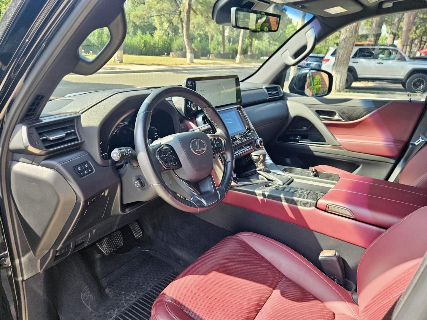 Lexus LX600 2024 — photo 2