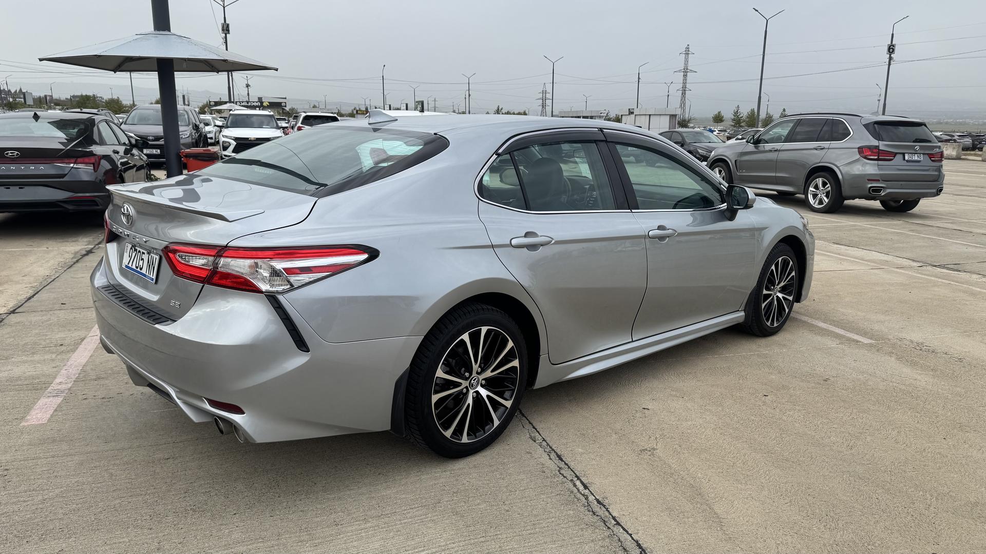 Toyota Camry 2020 — photo 2