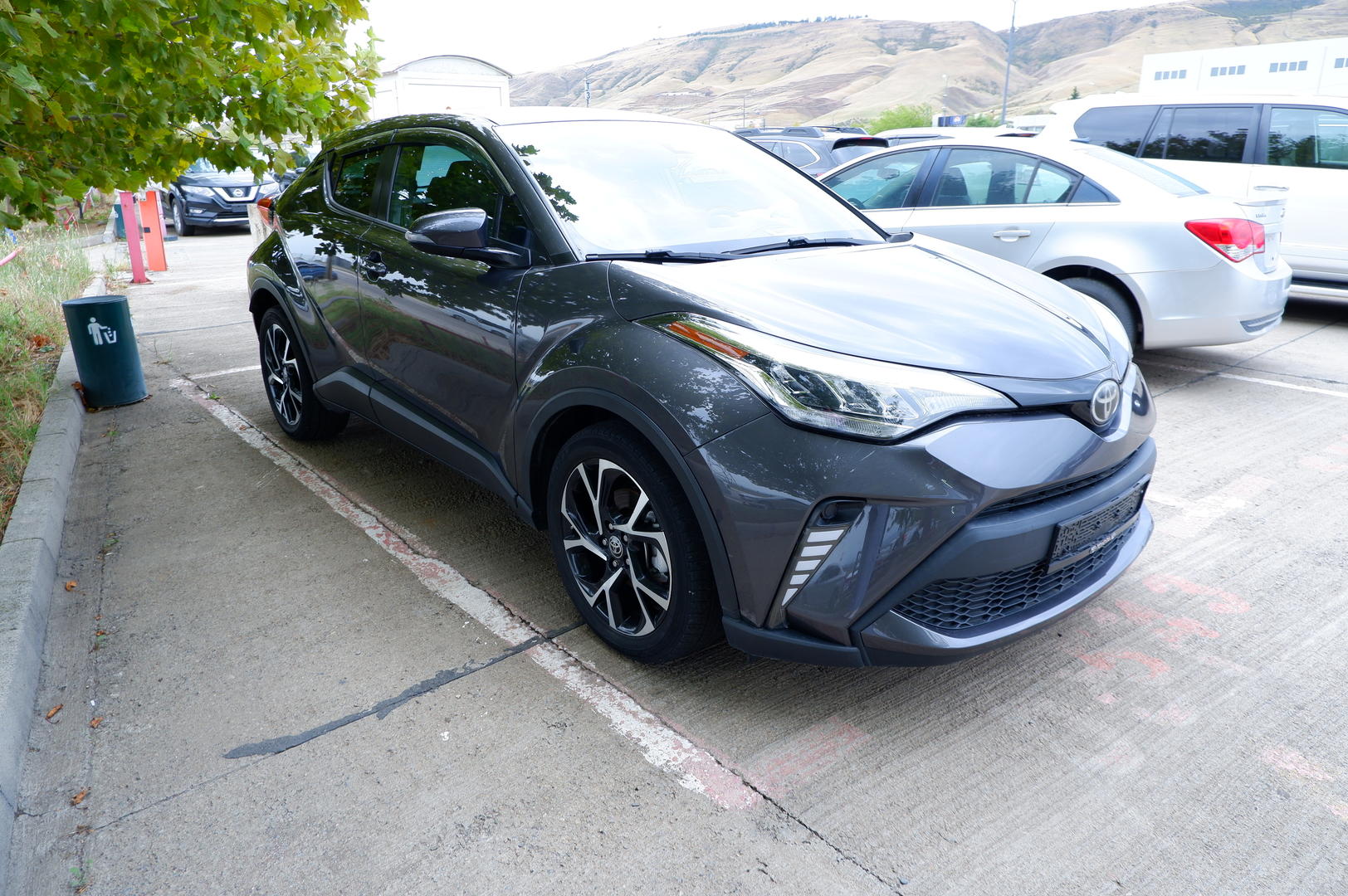 Toyota C-HR 2021 — photo 2