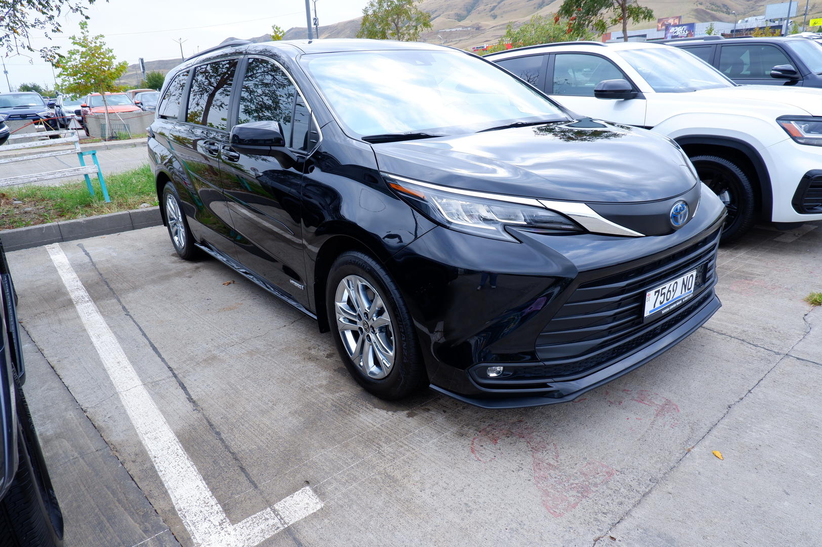 Toyota Sienna 2021 — photo 2