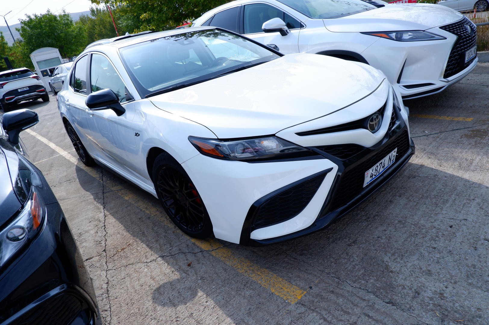 Toyota Camry 2022 — photo 2