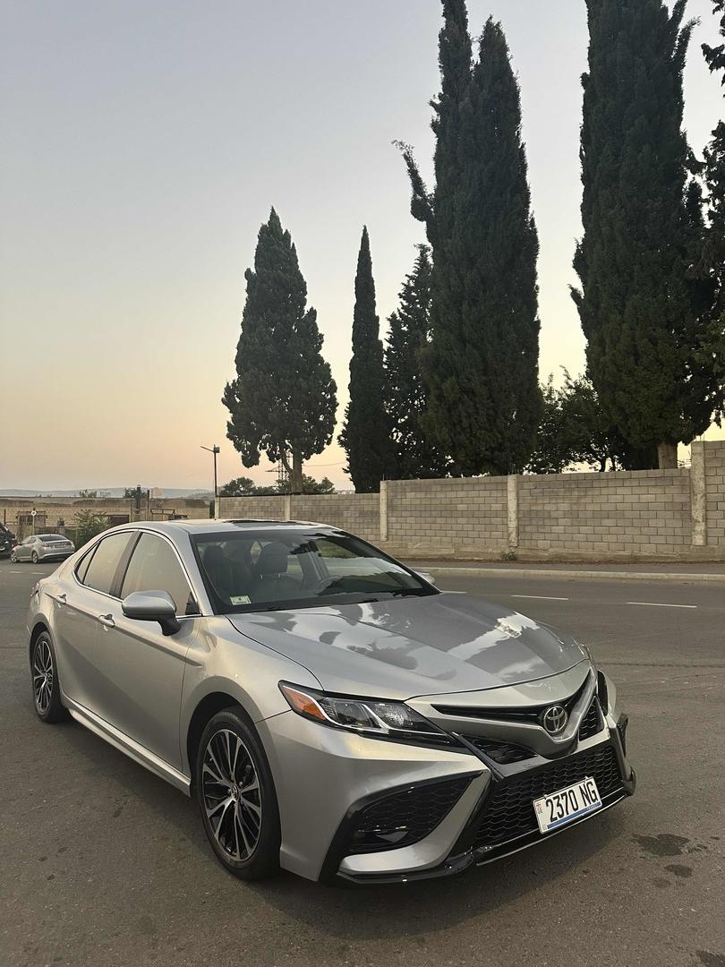 Toyota Camry 2018 — photo 2