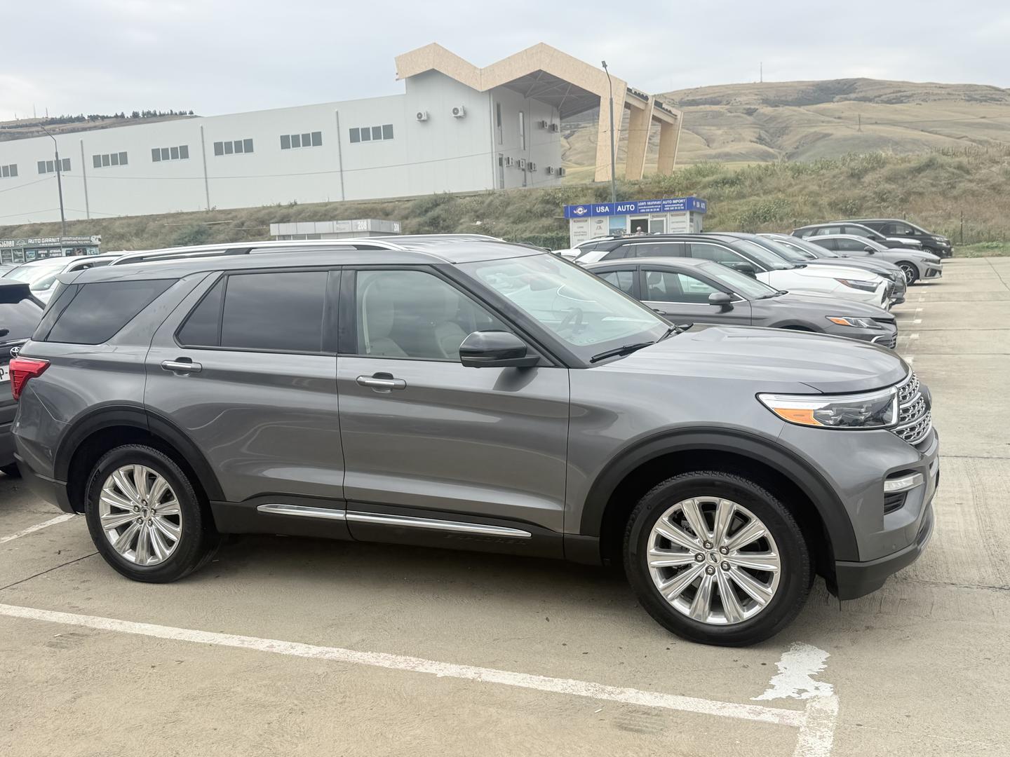 Ford Explorer 2021 — photo 2