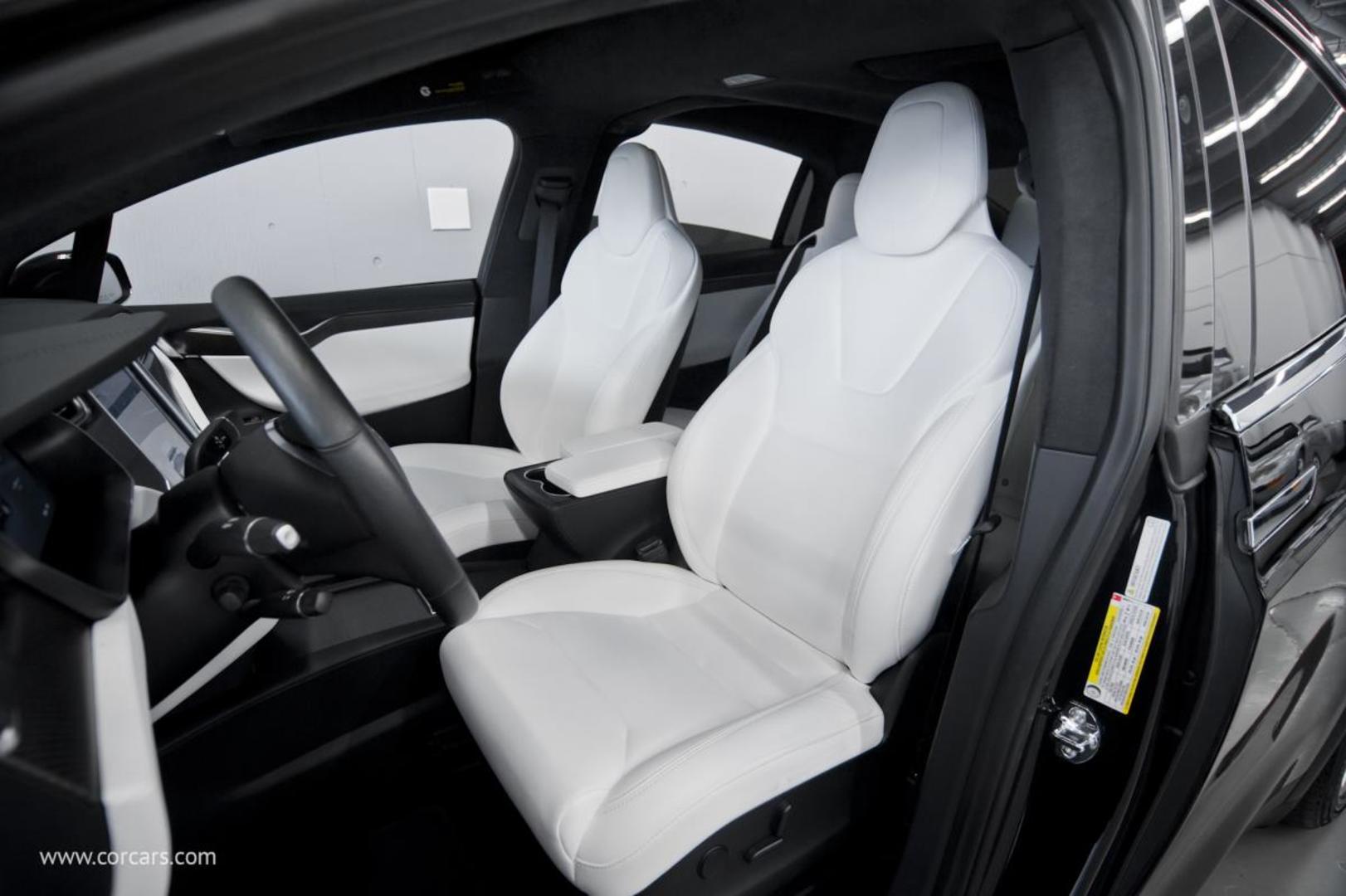 Tesla Model X 2018 — photo 2
