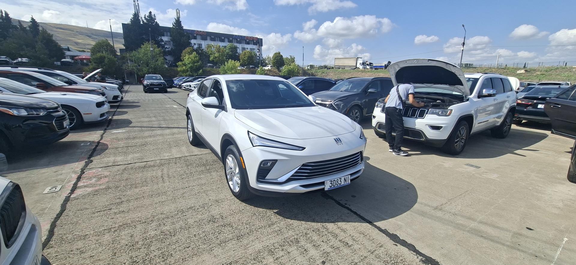 Buick Envista 2023 — photo 2