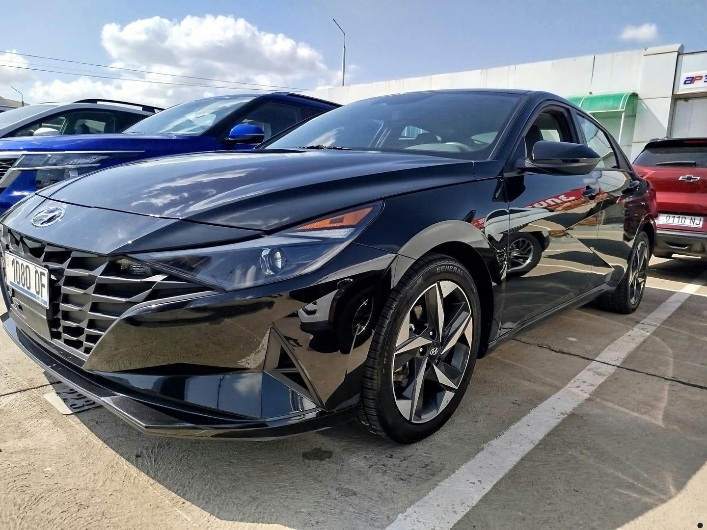 Hyundai Elantra 2023 — photo 2