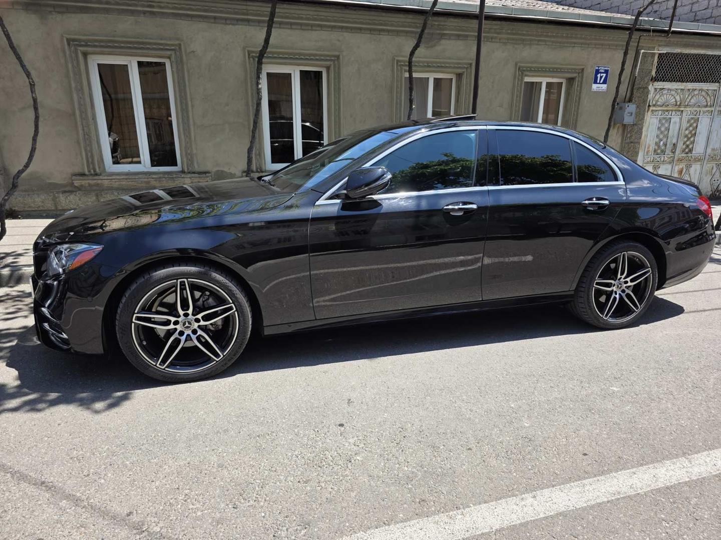 Mercedes-Benz E 300 2019 — photo 2