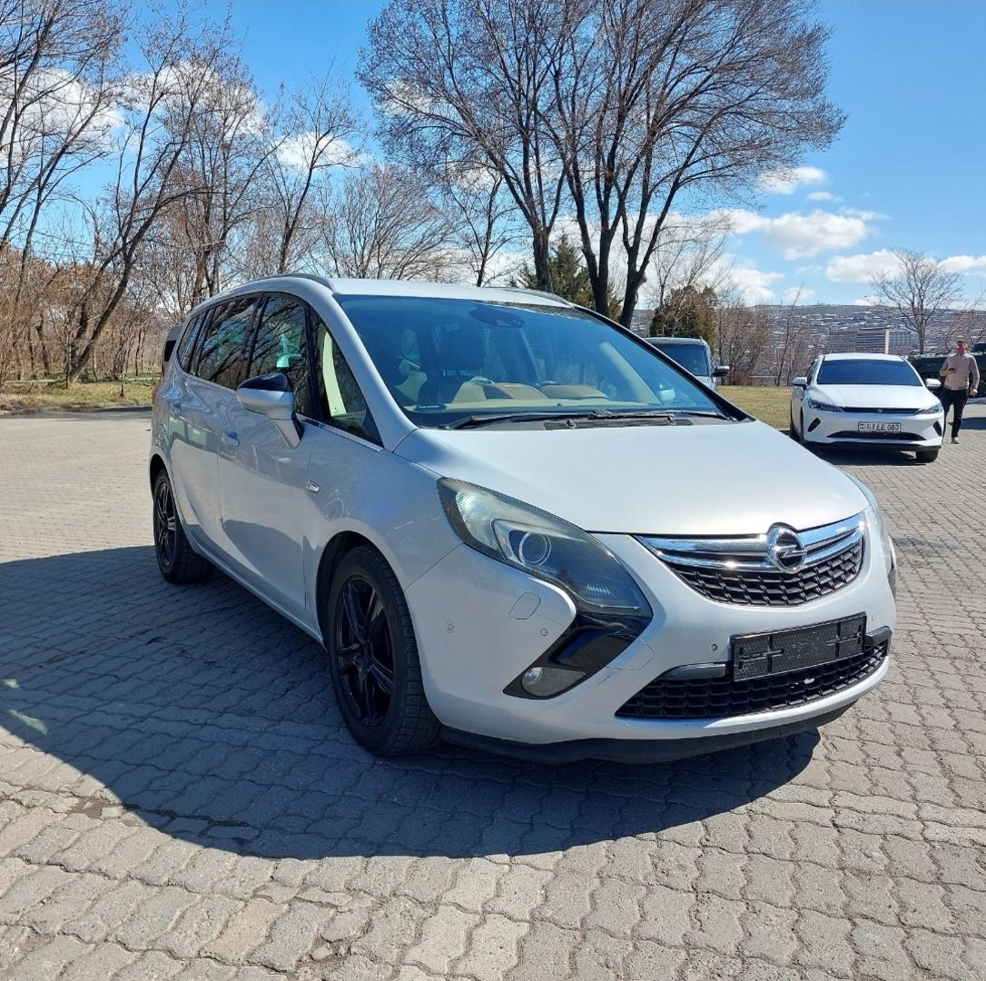 Opel Zafira 2014 — photo 2